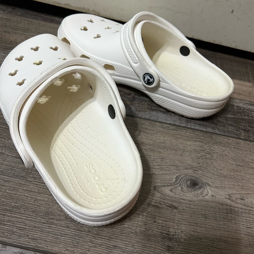Disney Mickey Mouse CROCS Classic White Clogs - Picture 4 of 11